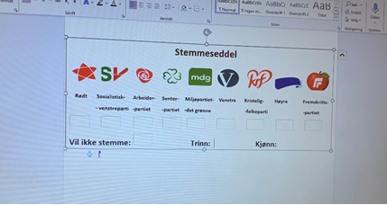 Et bilde som inneholder tekst, bærbar PC, datamaskin, innendørs
Automatisk generert beskrivelse